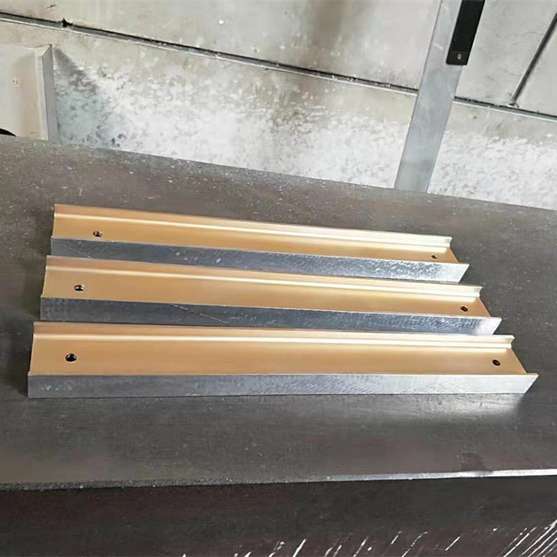 Leghjite più nantu à i dirigenti d’aluminiu