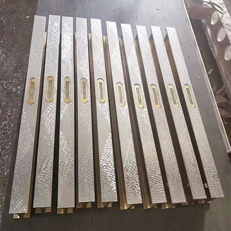 Leghjite più nantu à u prezzu di u Ruler parallele